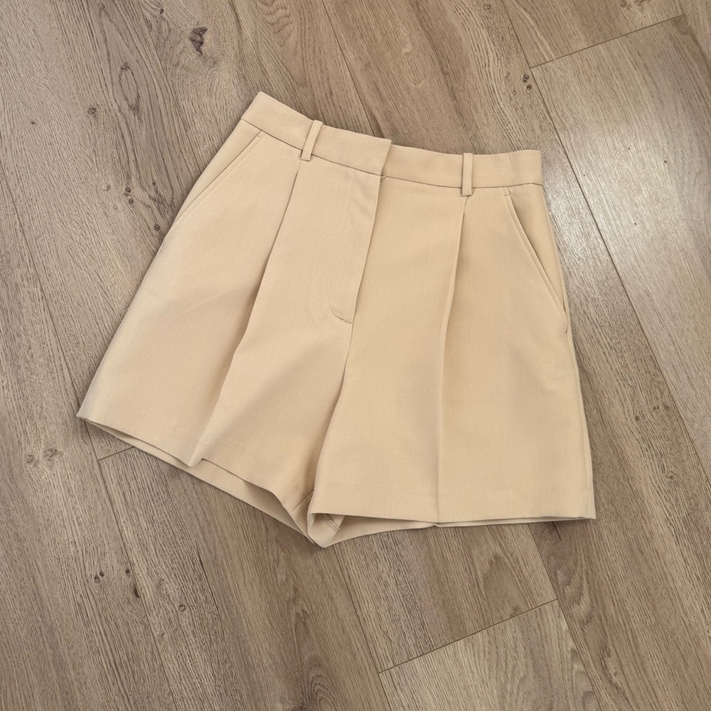 Zara High Waisted pleated Shorts